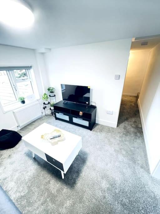 Holiday home 2 Bedroom Modern House In Centre