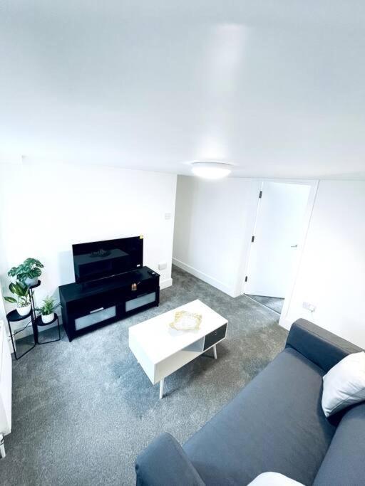 2 Bedroom Modern House In Centre Holiday home *